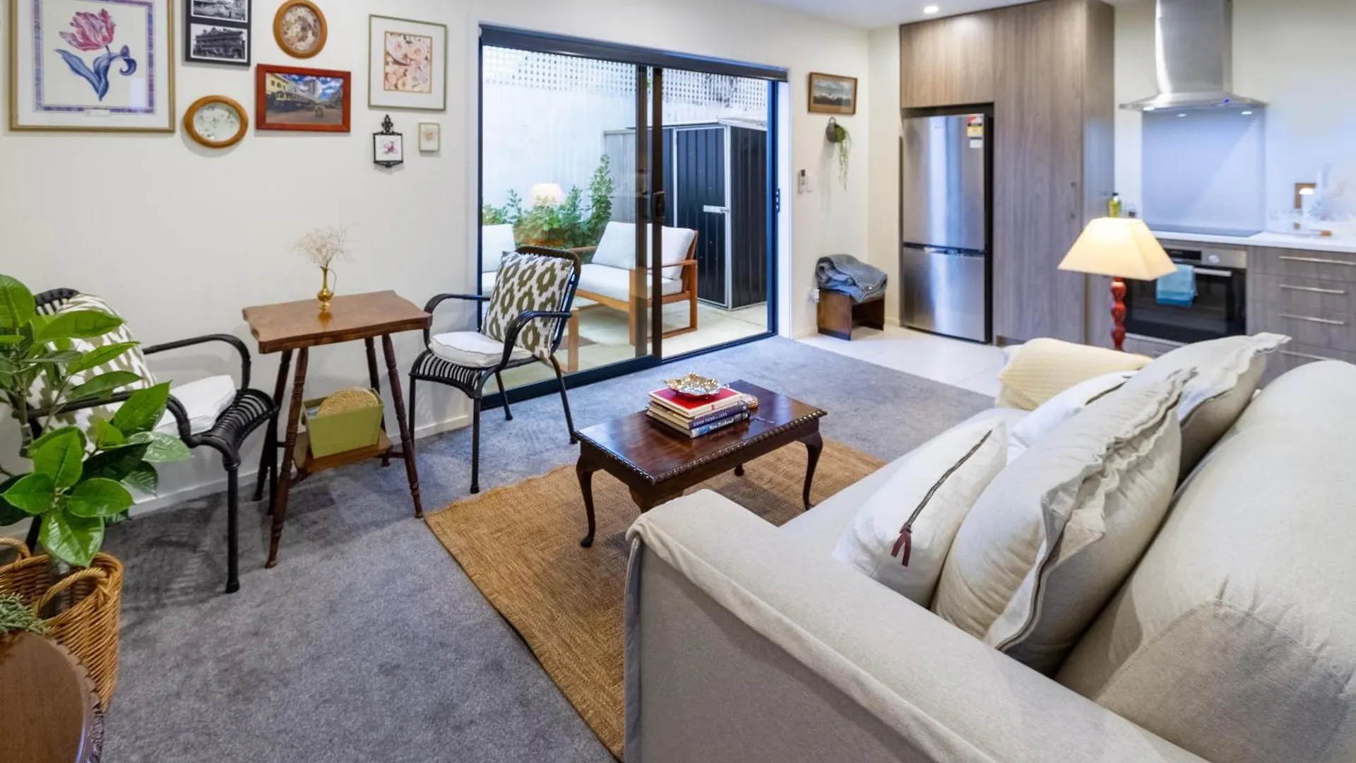 Your Charming And Cosy Urban Home Away From Home Christchurch